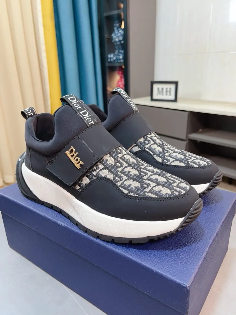 Men's men's shoes 💰438🌹🌹【Dior】Best-selling official website world premiere🔝High-end men's shoes brand official website latest series: The upper is made of imported cowhide with specially designed fabrics➕Mesh breathable lining. Make walking more convenient and comfortable! Compared with the official quality, Midea’s 1:1 replica. Create a fashionable personality to set off your uniqueness! A must-have for trendy men! Classic style. Men's sizes: 38-44.